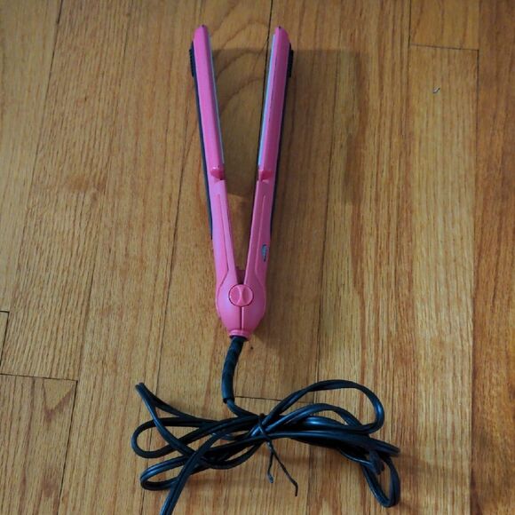 Revlon Ceramic Pink Hair Straightener - Picture 1 of 8